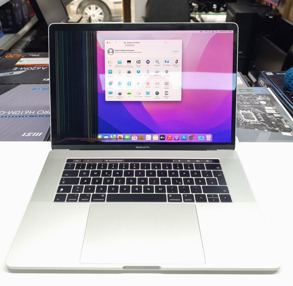Macbook A1707 Ekran Arızalı İ7/16/256