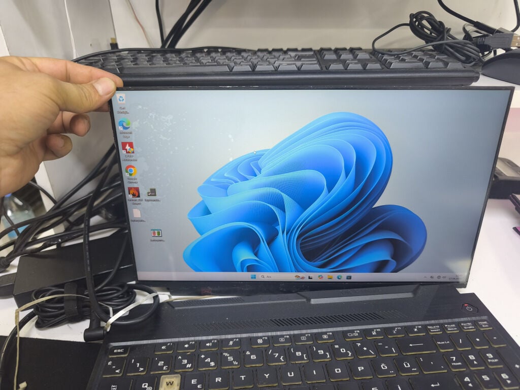 15.6 144HZ Orijinal Lcd Ekran Ufak Kusurlu