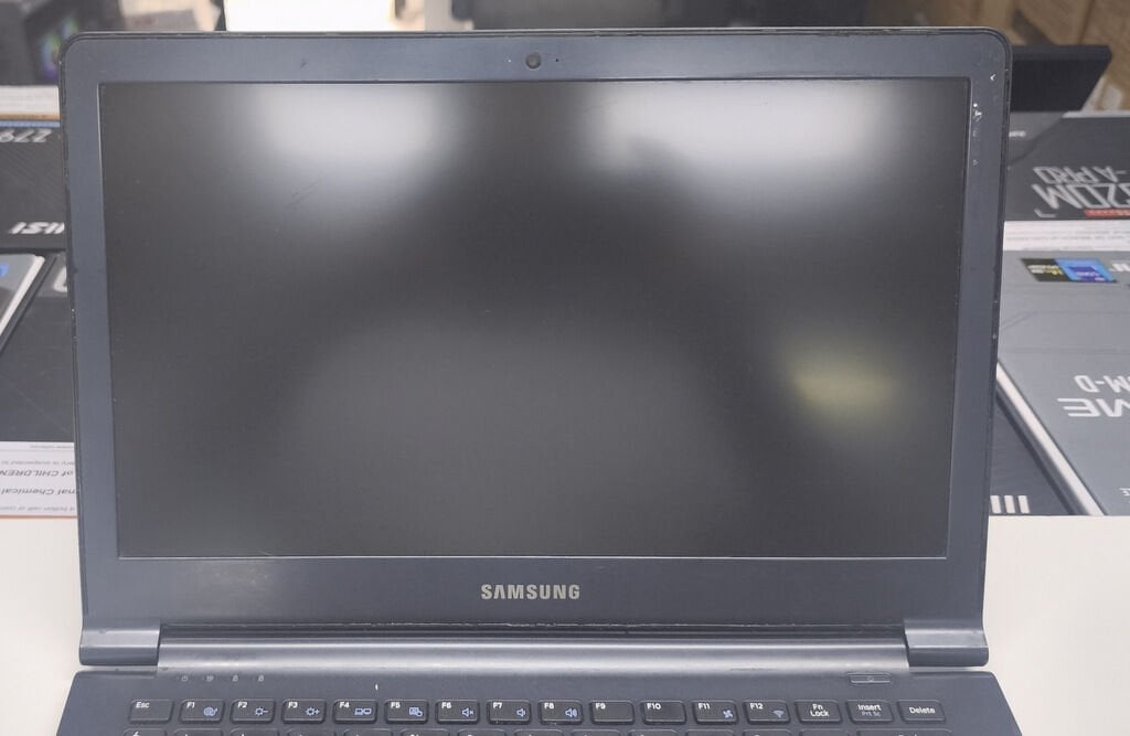 Samsung NP905 NP910 NP915 NP905S3G NP910S3G NP915S3G Orijinal Orijinal Lcd Ekran Cover Bezel Menteşe Lcd Kablo Full Set 13.3 B133XTN01.5 Lacivert